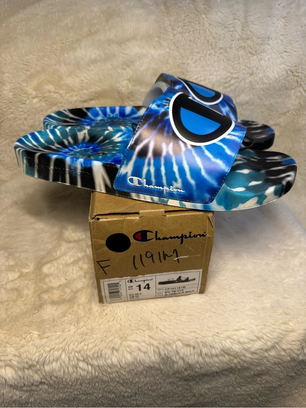 New in Box 🔵 Men’s size 14 Slides